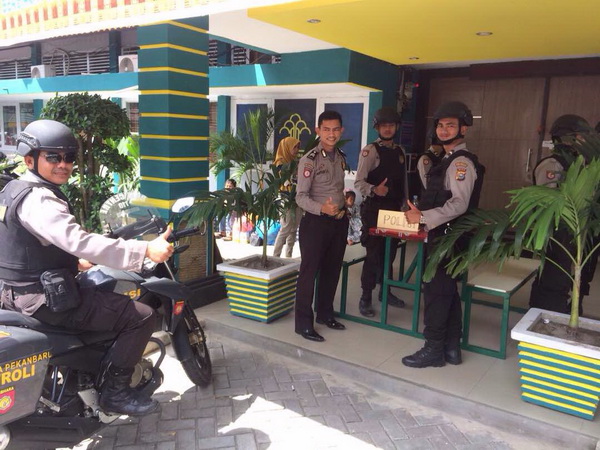 Pembesuk Napi Membludak, Sat Sabhara Polresta Siaga Pintu Masuk Lapas